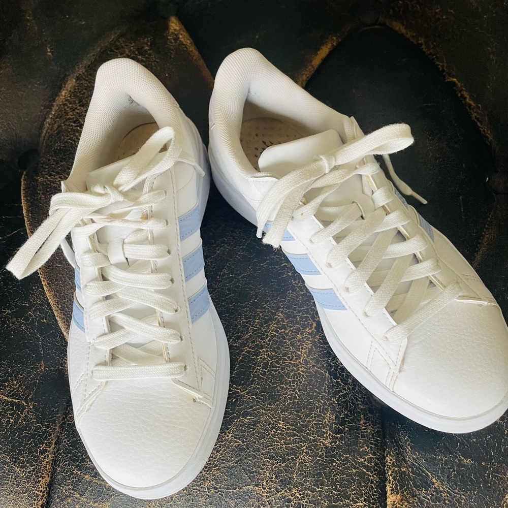Adidas Classic Cloud Foam Baby Blue and White Leather Sneakers. - Picture 7 of 7